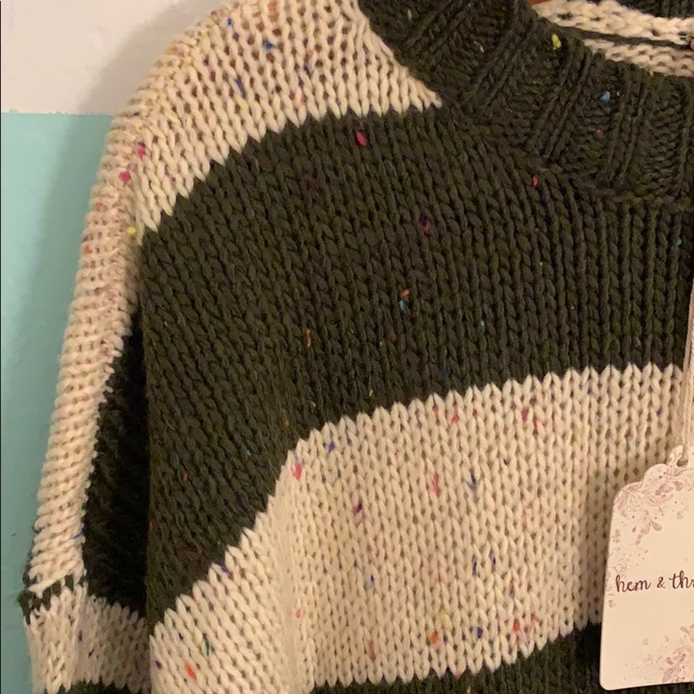 Hem & Thread woven sweater - Picture 3 of 10